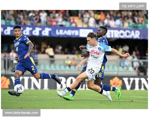 意甲那不勒斯1-0力克萨索洛终结三连平，洛博特卡抽射闪击制胜
