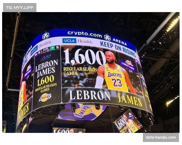 詹姆斯生涯总得分突破43000分大关，成为史上首位43000分先生